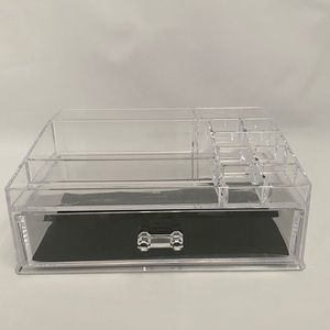 lucite makeup organizer 💄